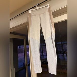 EUC outdoor voices leggings size medium